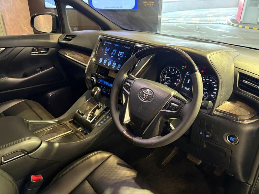 Alphard 3.5 Executive Lounge - Image 3